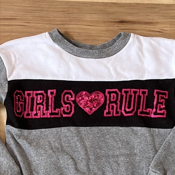 Sweatshirt. Size 7 - Picture 2 of 4